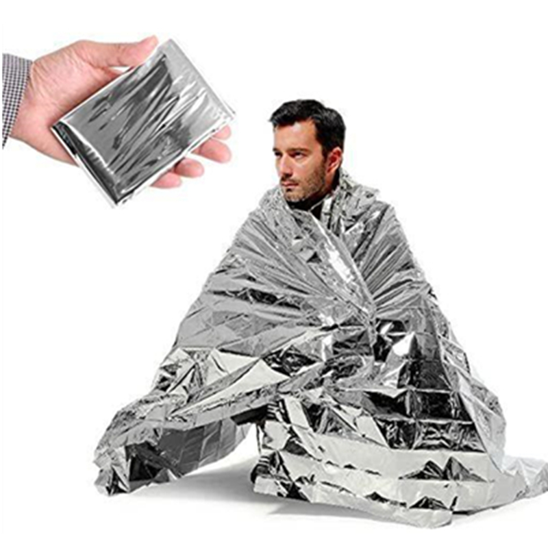 بطانية ناشئة مايلر الحرارية في - مراجعة First Aid Bag Kit وسعره